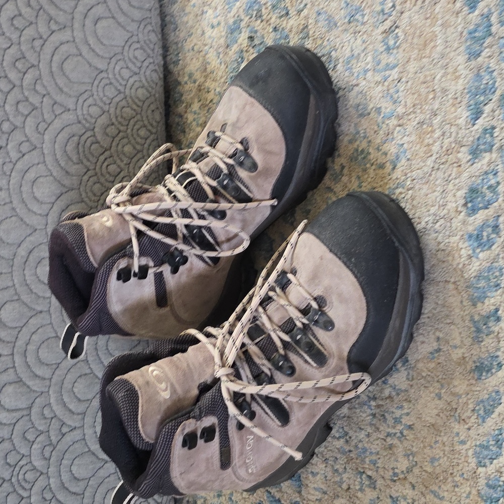 Salomon Tan and Black Women's Athletic Hiking Boots